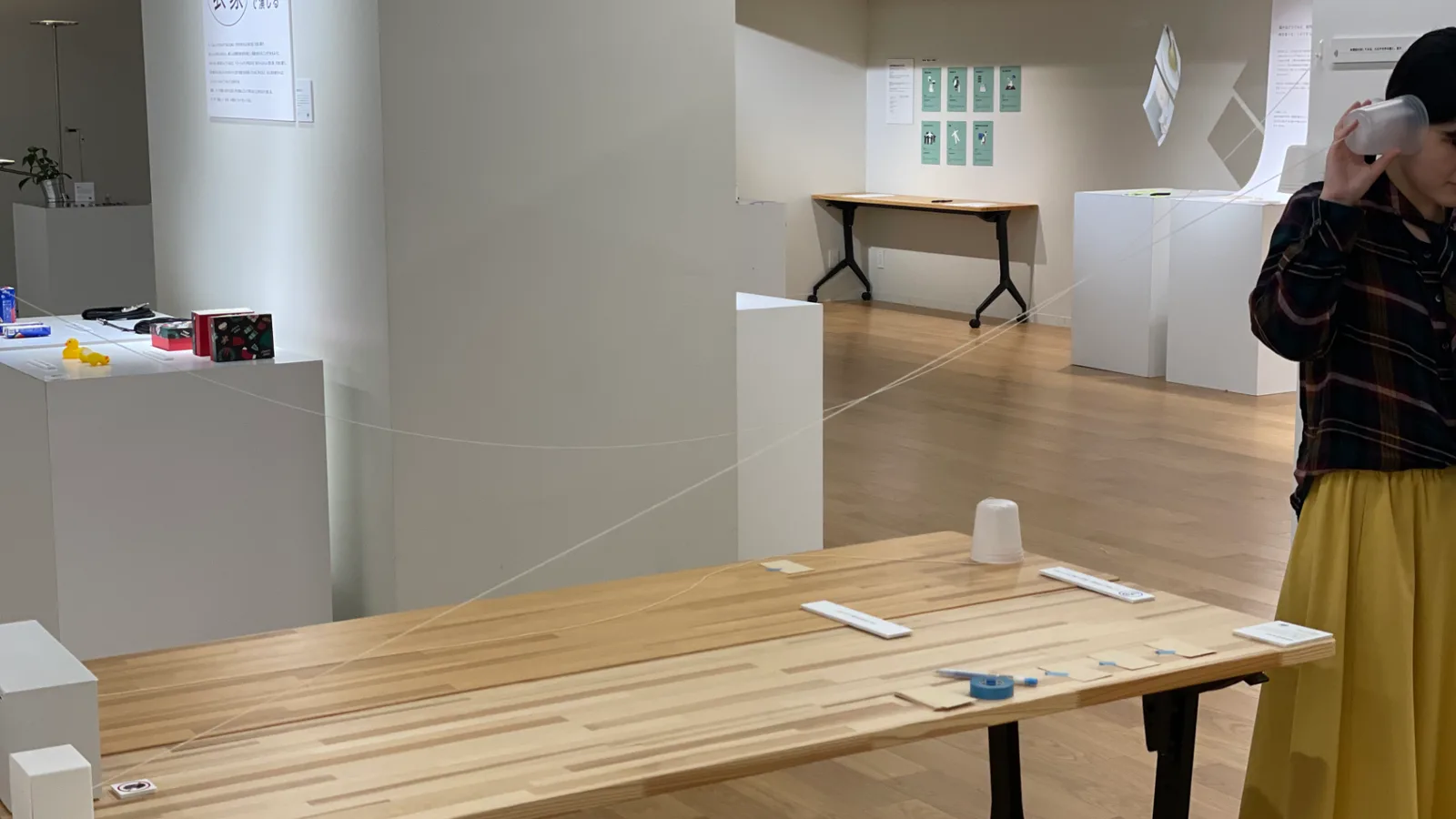 「糸の中のささやき」を展示しました